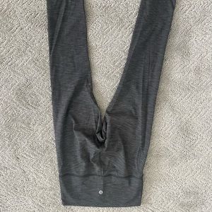 Lululemon athletic leggings. Gray leghorn size 4. Gently worn in great condition